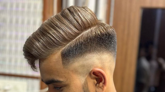 Tóc nam undercut vuốt rẽ ngôi mang vẻ đẹp lịch lãm